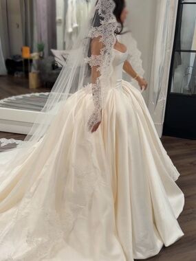 Royal Length Mantilla Veil